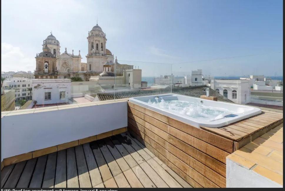 ***** Attic With Impressive Views And Jacuzzi Apartment กาดิซ ภายนอก รูปภาพ